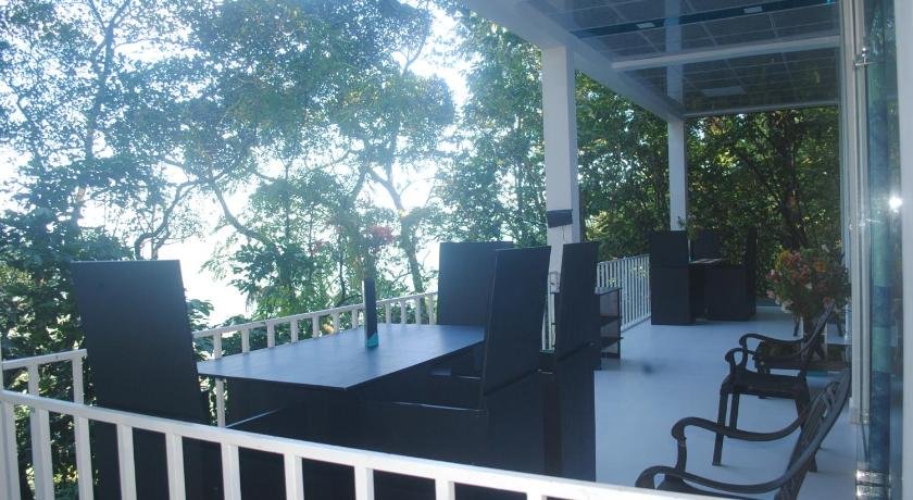 Glass Rooms Accommodations Adam's peak