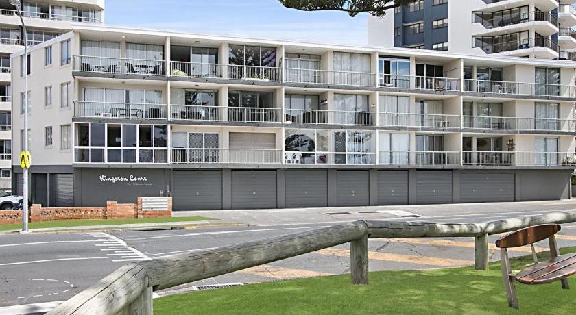 Kingston Court unit 3 - Beachfront unit easy walk to clubs cafes and restaurants