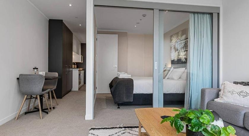 Beautifully Modern Brand New Central Apartment