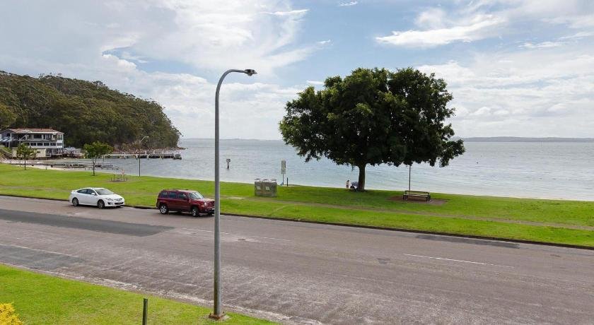 2 'Little Hut' 20 Kurrawa Close - Stunning Water Views Of Little Beach