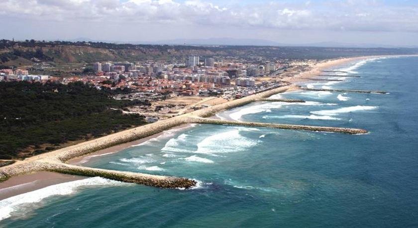 2 Room Condo - 5 mins from Costa da Caparica Beach & Bars