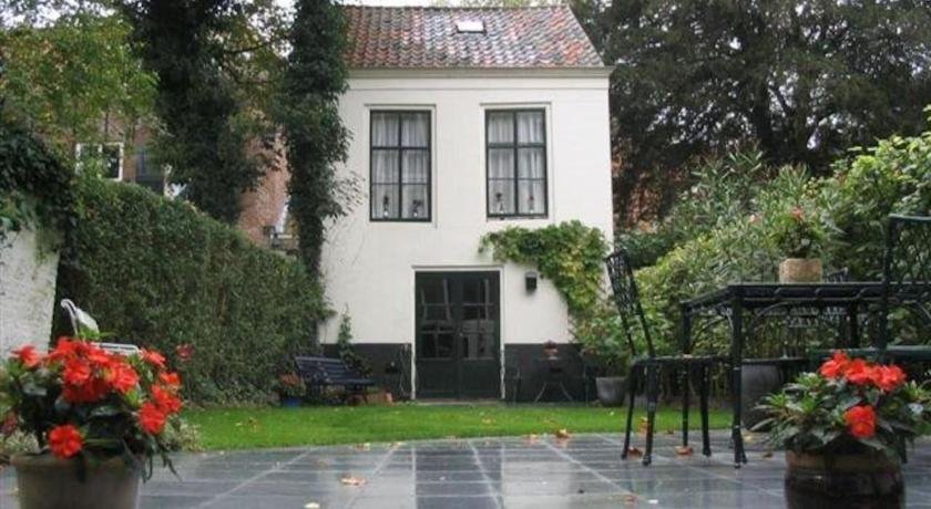 Koetshuis van de Oranjestam