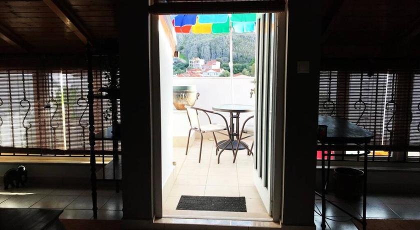 Nafplio Sweet Home with View to Castle & 2 Bathrooms