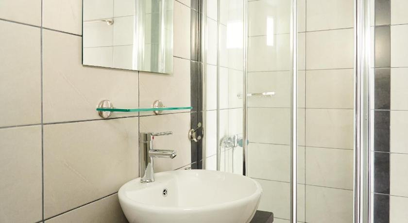 Spacious apartment-600m from the subway