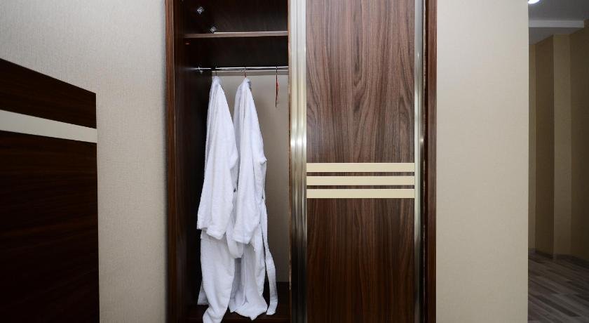 Hotel 725 B