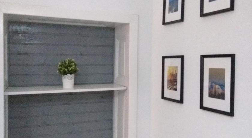 Old Town Impressionist Apartment