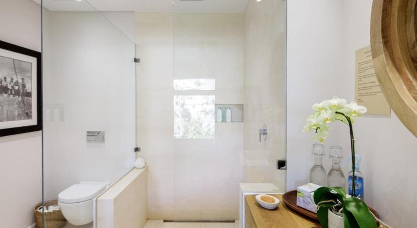 Villa del Mar - 'Luxurious en-suite bedroom with lounge and stunning sea view balcony in Bantry Bay'