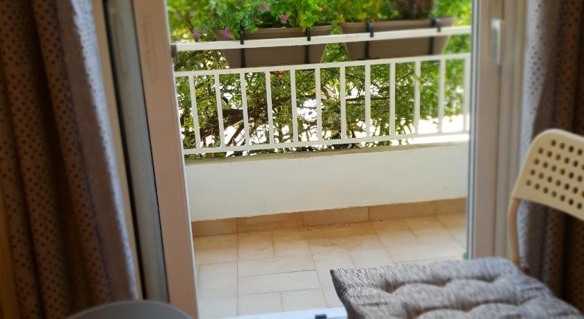Martelaou Studio 24h to airport