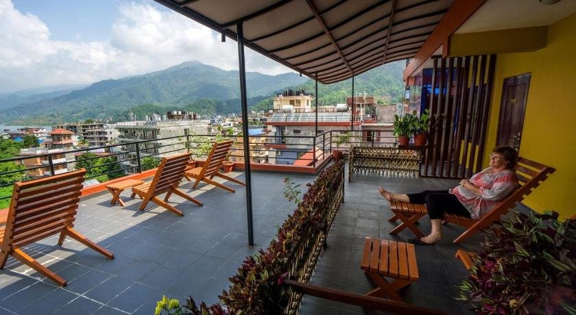 Hotel Middle Point