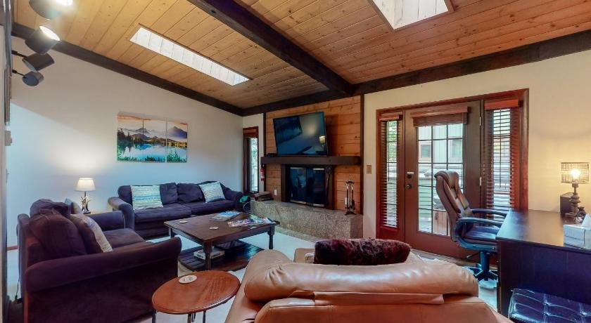 Meadow Creek Manor