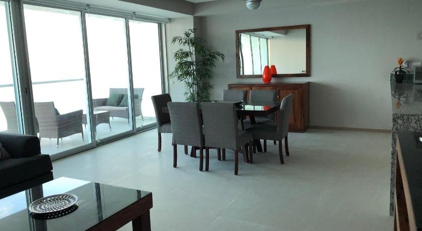 Peninsula 12 D
