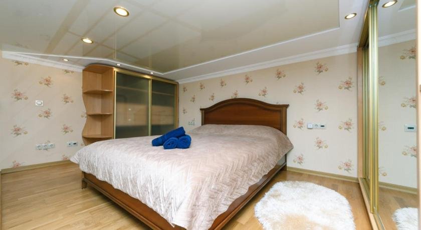 Stylish two-level flat 2 min from Khreschatyk