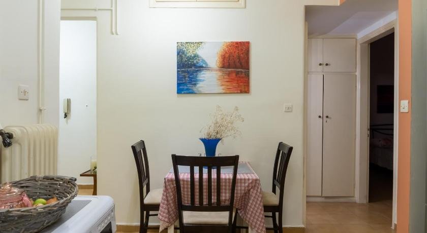 Mema's Tranquil Apartment in Patra