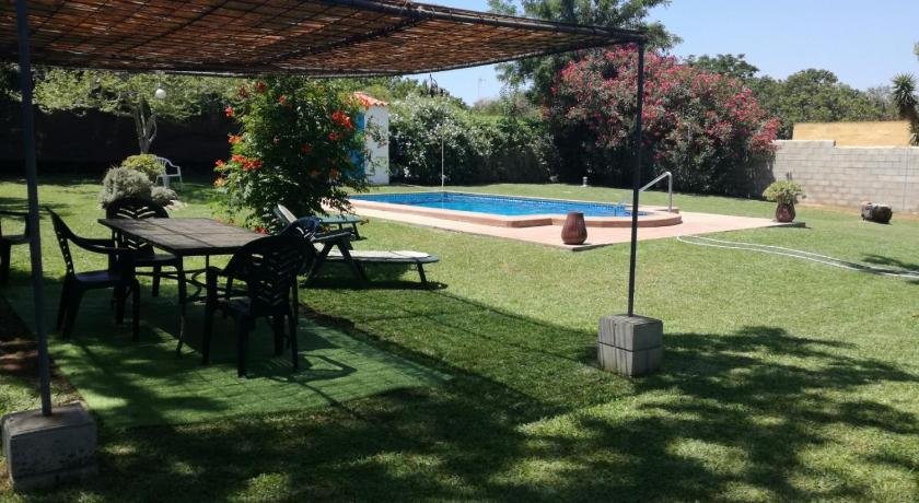 Chalet con piscina privada natural y acogedor