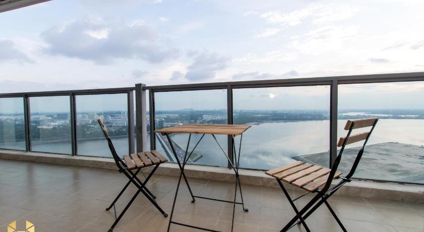 Holi Seaview apartment R&F Princess cove