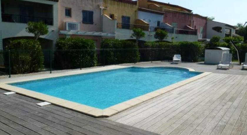 Maison de 2 chambres a Cogolin avec piscine partagee terrasse et WiFi