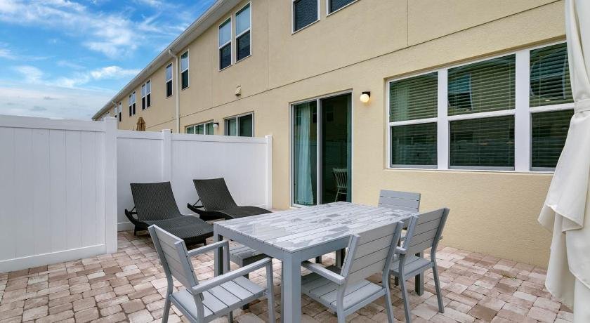 Four Bedrooms Townhome 5116