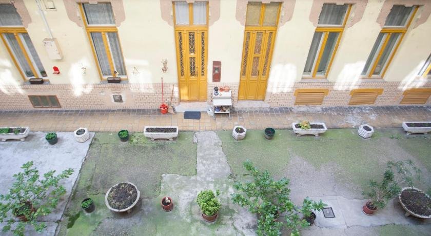 Roxana apartments