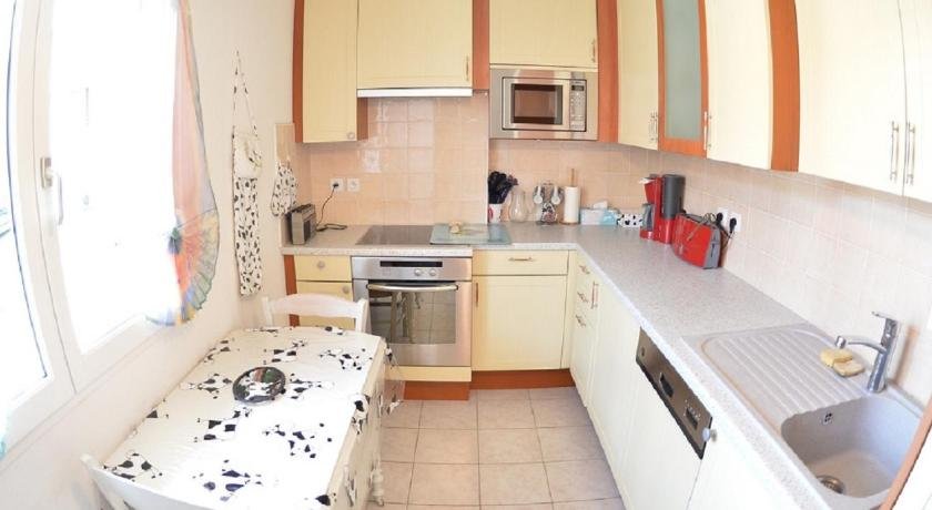 Three-Bedroom Apartment Le Bourg