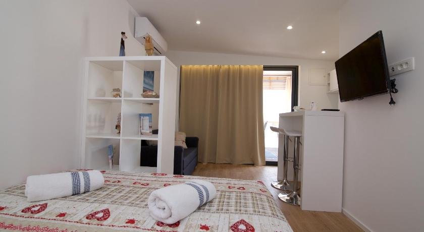 Tomica Apartments with Pool