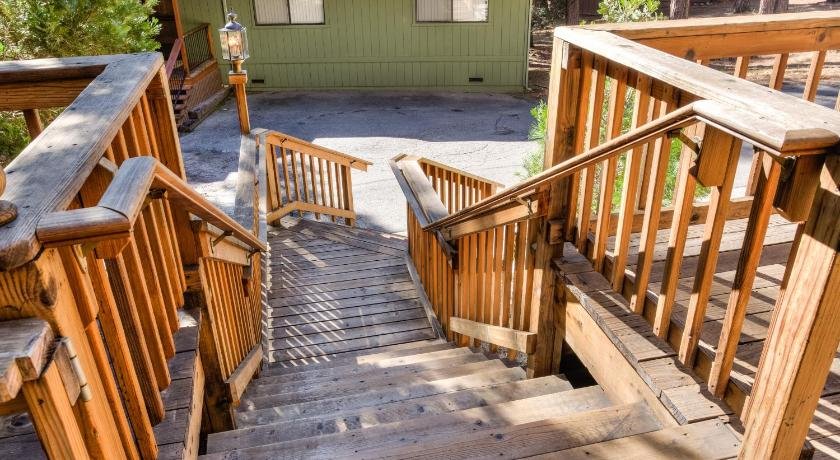 7 Cedar Lodge