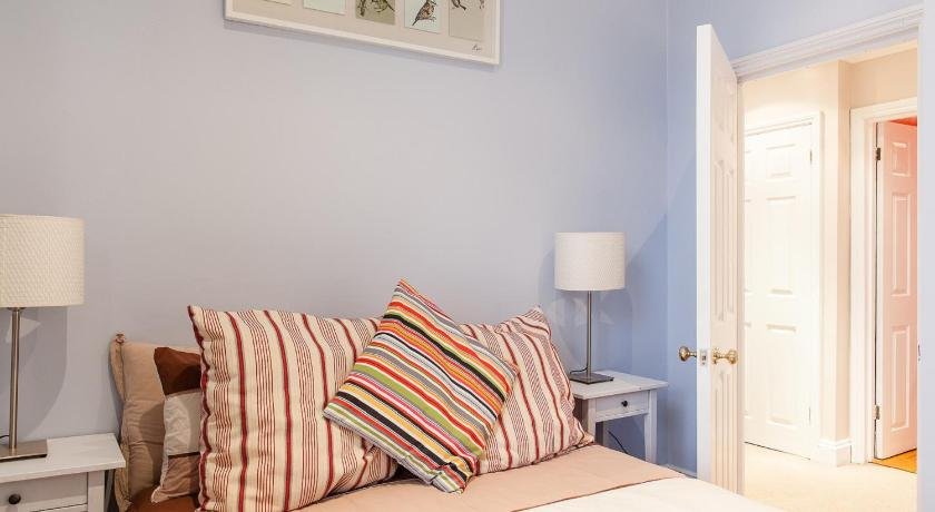 Stunning Bright flat