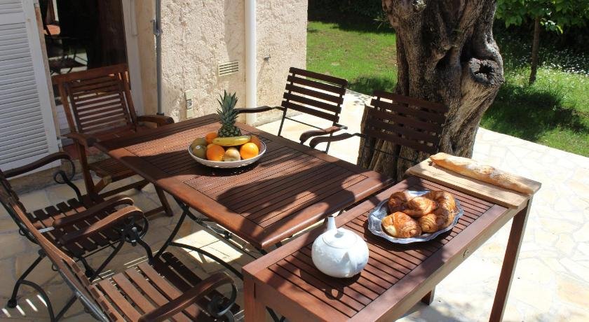 Charmante maison renovee a Antibes Jardin Acces Piscine Parking