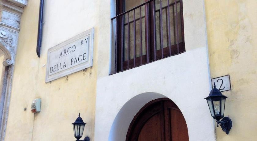 Navona Secret Suite