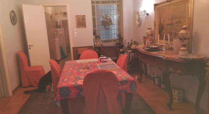 Vintage apartment KOLONAKI