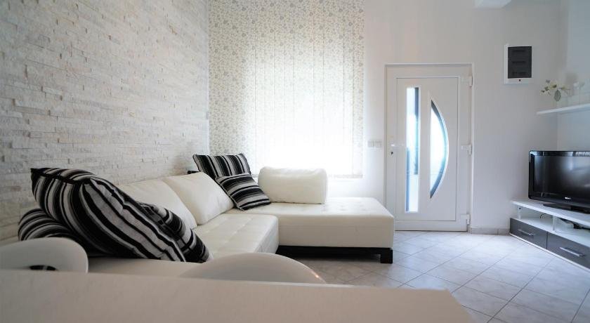 Holiday House Queens with Sea View