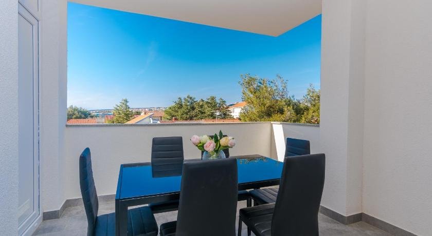 Pasko 3 modern furnished ap for 7