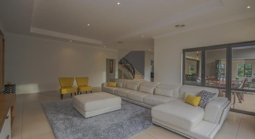8 Tinderwood Lane