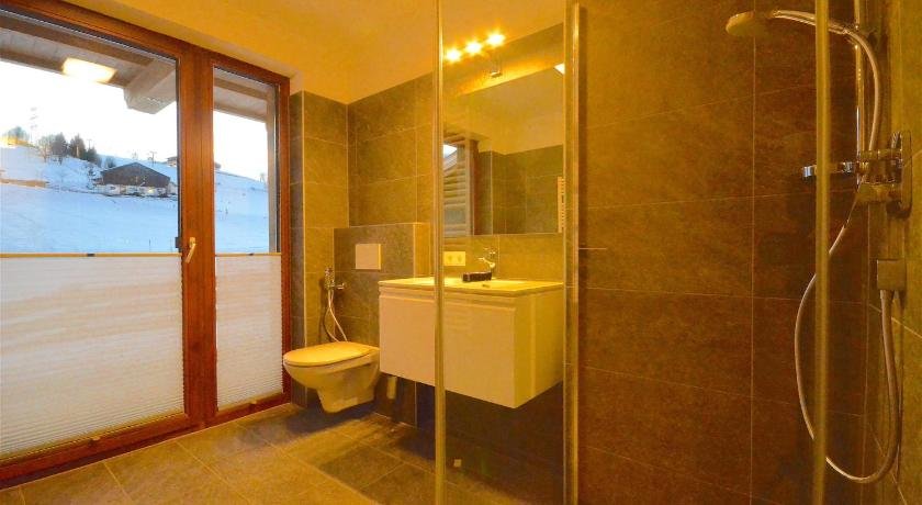 Ski-in / Ski-out Chalet Maiskogel 13b by Alpen Apartments