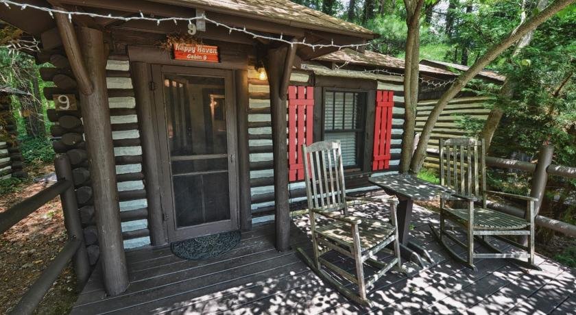 Log Cabin Motor Court