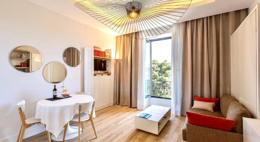 Grand Hotel City Center At 2 Minutes Walk From The Beach