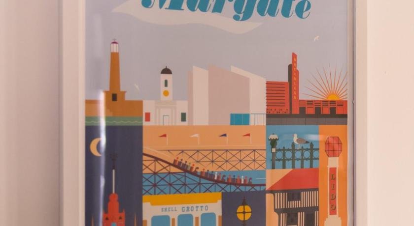 Margate Sands Apartment from SoHot Stays - Central Location