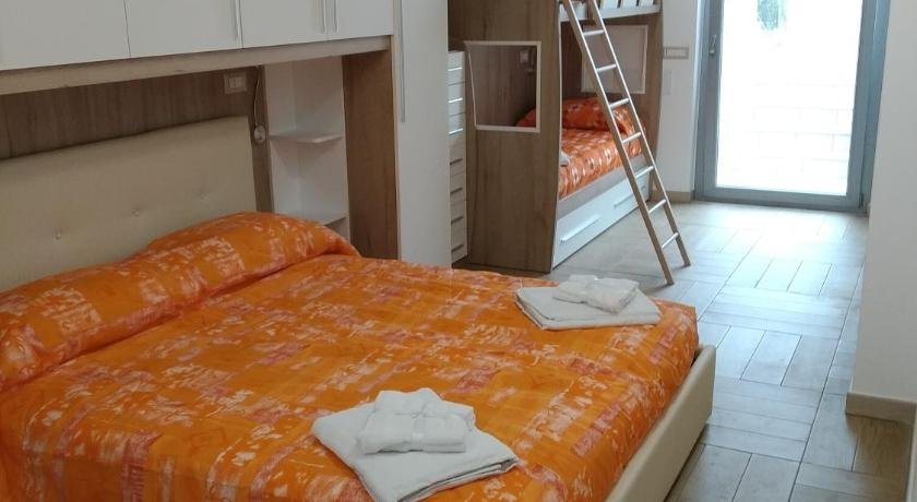 Oristano Camera Arancio Max 3pers Bagno Uso Cucina