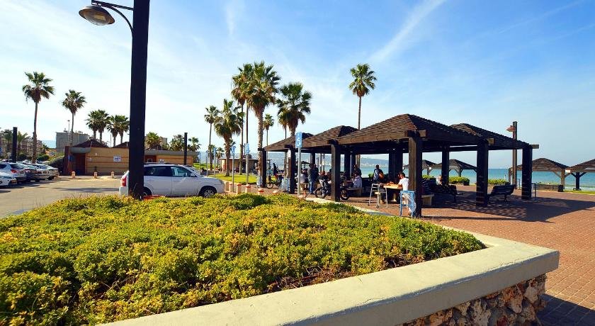 Road to the beach Apartment by Domik