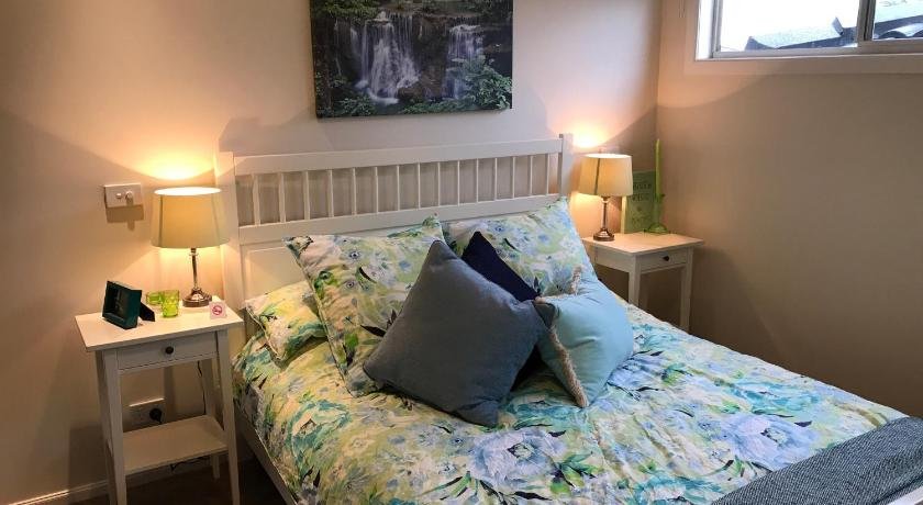 5 Star Room With Own Bathroom - Singles Couples Families Or Executives