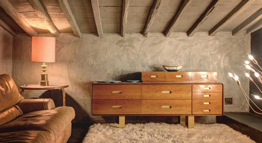 Zona Pedonale - RoughLuxe Home