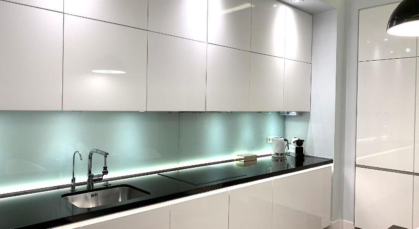 Luxury Apartments Mondrian Castle Square