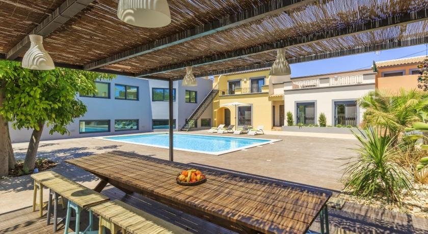 Villa With 2 Bedrooms in Quelfes With Wonderful sea View Pool Access Enclosed Garden - 3 km From