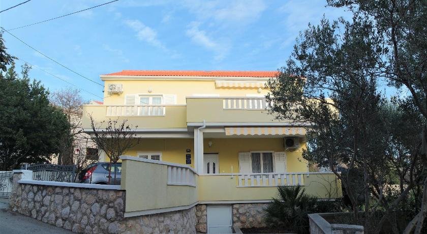 Apartments Karmen Novalja