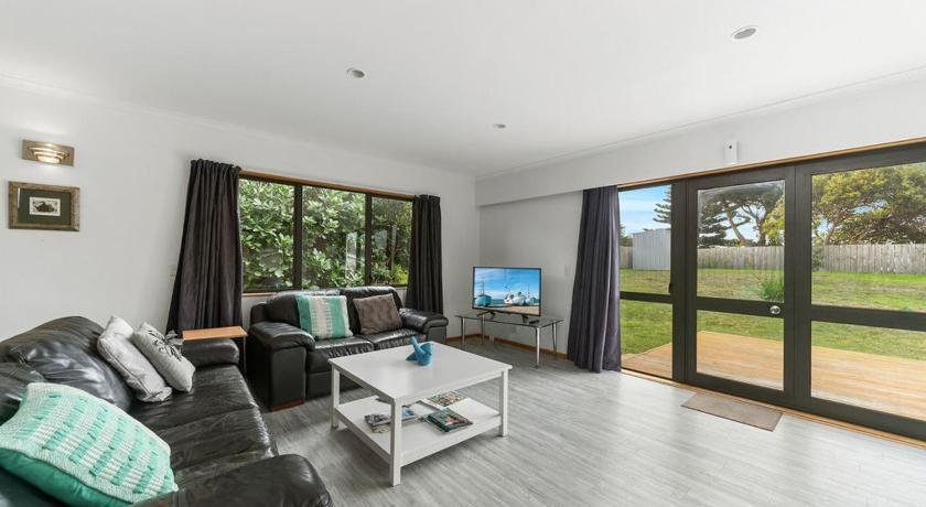 Heperi Haven - Waikanae Beach Holiday Home