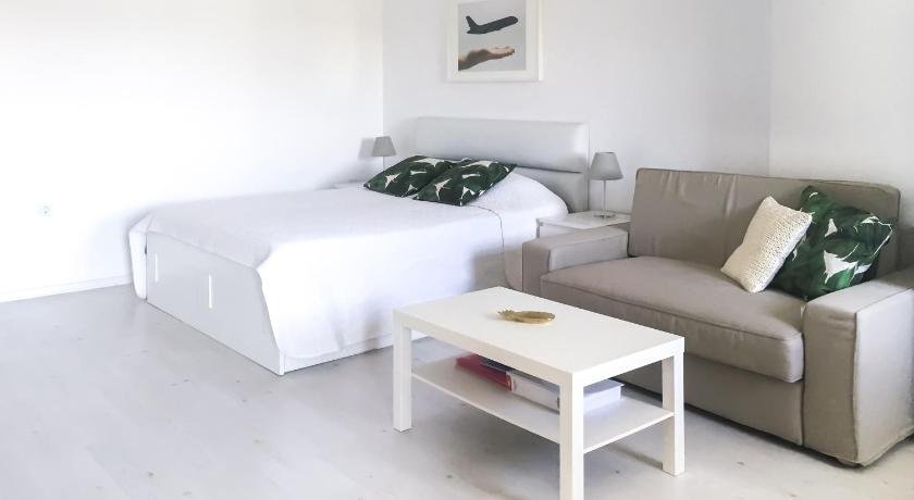 Airport Residence - Across from Otopeni Airport