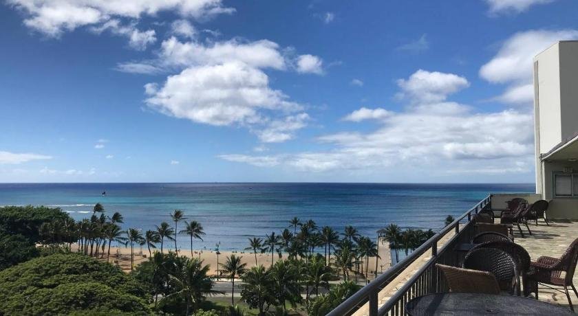 Beach 15 Steps Waikiki 15 Steps Airport 11 mi
