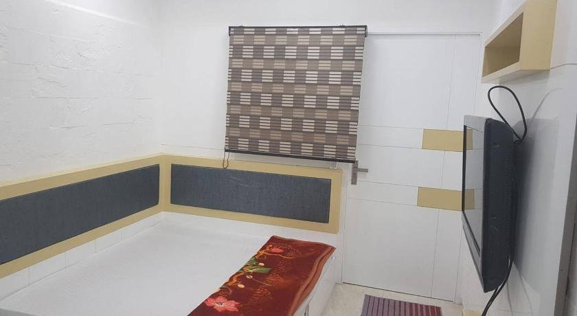 Centrally Located Entire Apartment near ITO