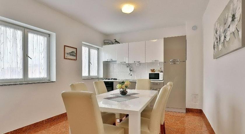 Vacation Home Mila In Biograd Na Moru - 6 Persons 2 Bedrooms
