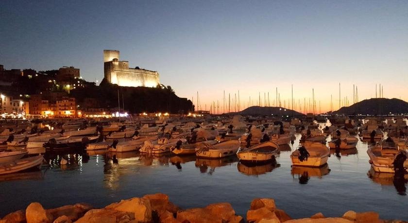 Alla Marina Lerici