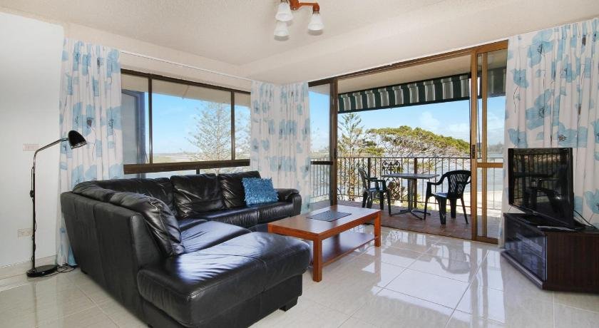Lowanna Unit 10 24 Bulcock Beach Esplanade Bulcock Beach